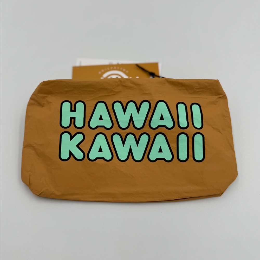 Aloha Collection x Hello Kitty Mini Pouch - Picture 2 of 7